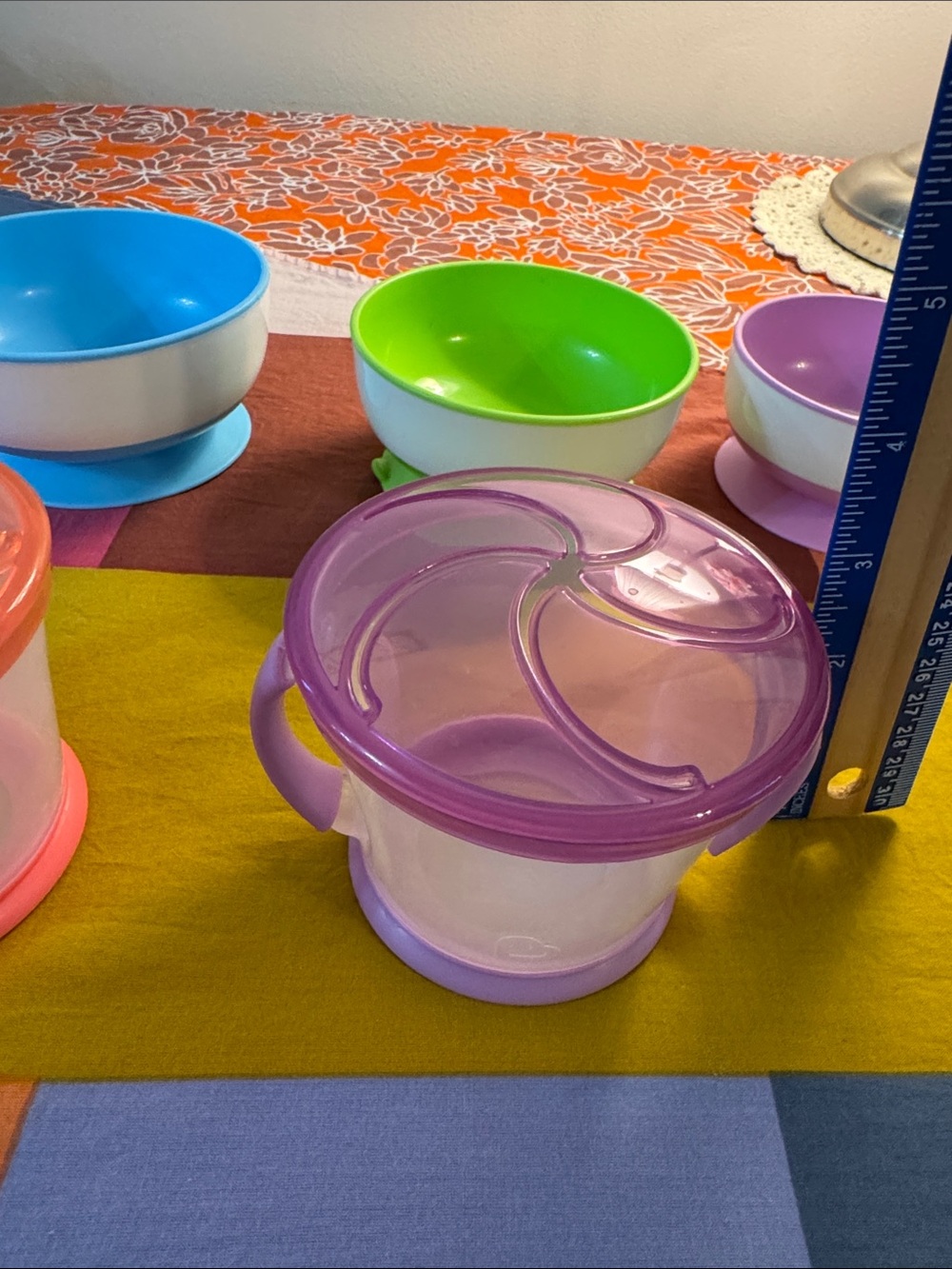3 Munchkin Stay Put Suction Bowls & 2 Munchkin snack catcher containers - Picture 13 of 13